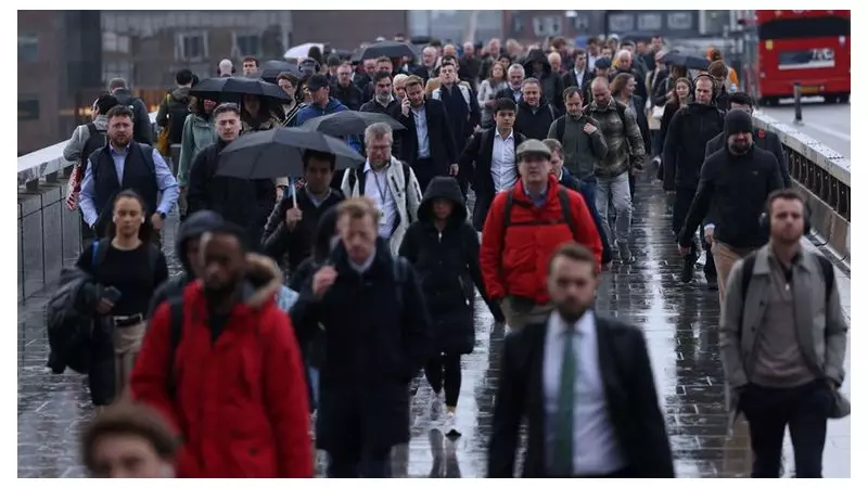 Private Sector Pay Growth Hits 5-Year Low as Unemployment Holds at 5.1%