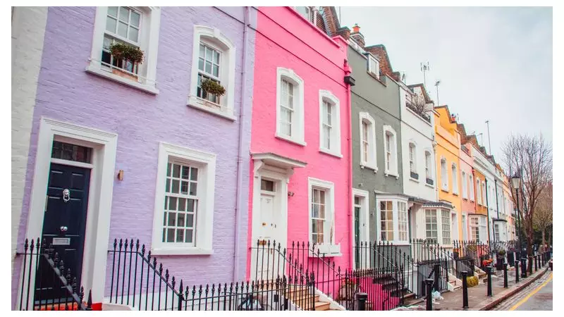 Purple House Neighbour Stalls Home Sale: Legal Options and Advice