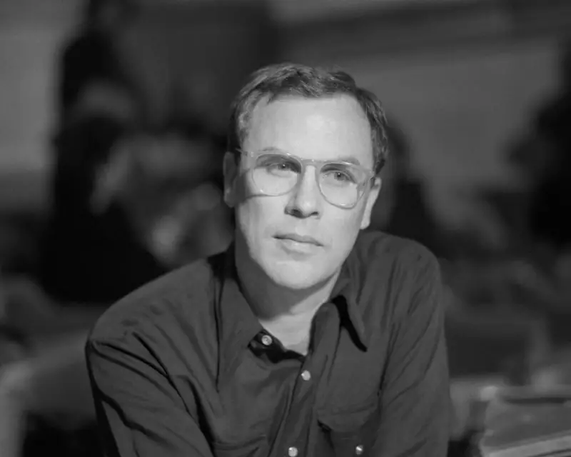 Robert Wilson's 1995 HG Installation: A Time-Bending Tribute to H.G. Wells