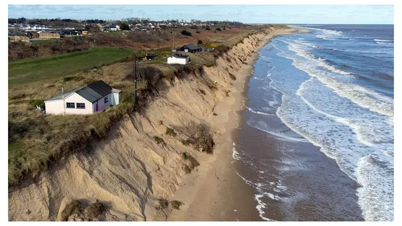 Storm Goretti Forces Hemsby Clifftop Evacuation as 14 Homes Face Imminent Collapse