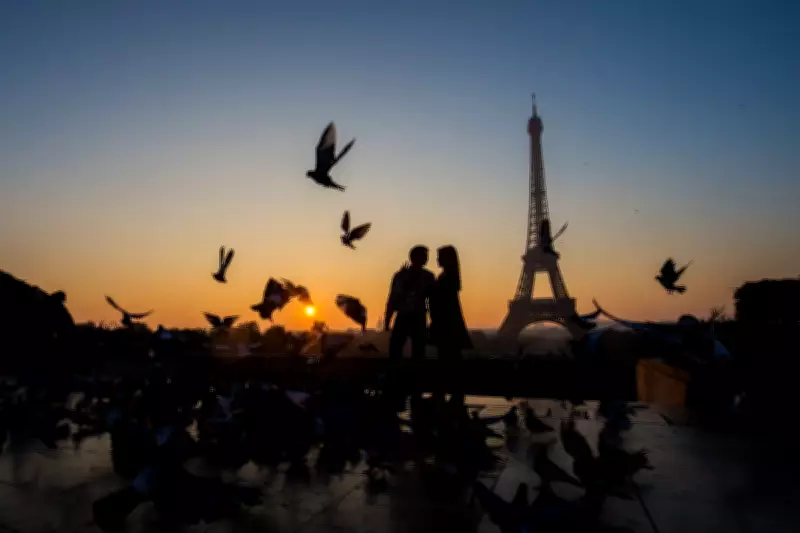 Tourist Photo Frustration: Times Square and Eiffel Tower Top List