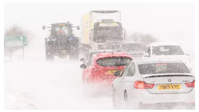 UK Blizzard Alert: Amber Warnings Disrupt Return to Work and School