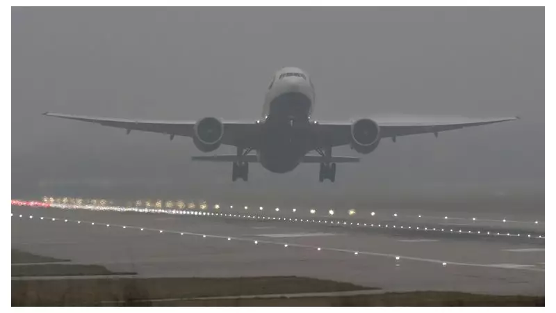 UK Fog Warning: Flight Delays Risk at Manchester & Liverpool Airports