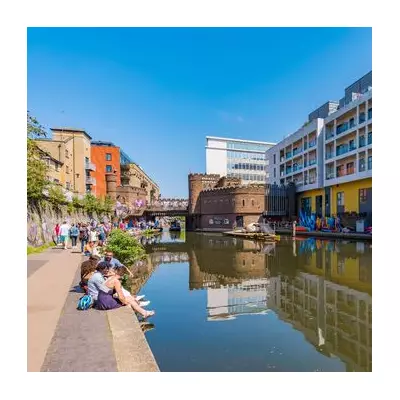 45-Minute London Walk: Regent's Canal to Primrose Hill with Cafes & Views