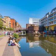 45-Minute London Walk: Regent's Canal to Primrose Hill with Cafes & Views