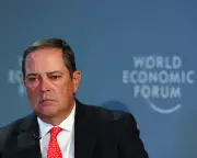 AI Boom Will Create Winners and 'Carnage', Warns Tech Boss as Dollar Plunges