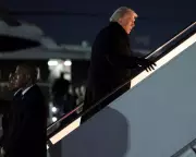 Air Force One Returns to Washington Due to Electrical Issue, Trump Continues to Davos on Backup Jet