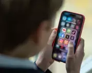 Conservative Leader Calls for Under-16 Social Media Ban to Protect Children