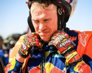 Dakar Rally 2025: Daniel Sanders Battles On with Broken Bones