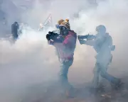 Federal Agents Kill Nurse in Minneapolis, Sparking Protests and Political Fury