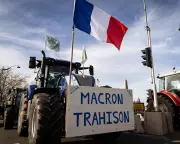 French Farmers' Paris Tractor Protest Targets EU-Mercosur Deal, Fuels Far-Right