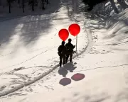 Global Snapshot: From Davos Balloons to Gaza Ruins in Daily Photos