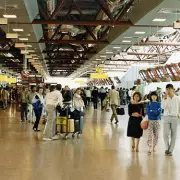 Heathrow's 70s & 80s Photos Reveal a Lost Era of Flying Elegance