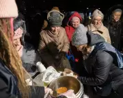 Kyiv Volunteers Serve Hot Meals Amid Winter Energy Attacks as Peace Talks Open