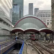 London's Most Useless Station? The 199-Metre Gap to Canary Wharf