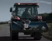 Los Saldos Review: A Son's Emotional Return to Spanish Farming Heritage