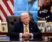 Markets tumble as Trump threatens 25% tariffs on eight European nations