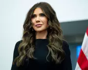 Noem Denies, Then Admits ICE Pepper Spray Use as Minnesota Tensions Flare