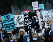 Political Pressure Mounts for Investigation into Minneapolis Shooting by Federal Agents