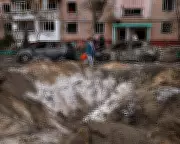 Russian Strikes Pound Ukrainian Cities Ahead of New Peace Talks