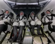 SpaceX Crew Returns Early, Global Photos Capture Festivals & Crises