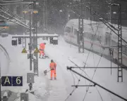 Storm Goretti Batters Europe: 400,000 Homes Without Power, Travel Chaos