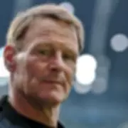 Teddy Sheringham Questions Benjamin Sesko's Confidence at Manchester United