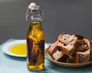 Transform Kitchen Scraps into Flavourful Infused Oils with This Simple Recipe