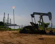 Trump's Venezuela Oil Gamble: A $185bn Long Game for US Refineries