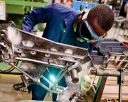 UK Business Confidence Plummets as Hiring Slows in Late 2025