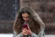 UK Snow 2026: How Freezing Weather Disrupts Phone Signal & WhatsApp