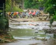 Victoria's Dual Crisis: Floods Displace 400 as Major Bushfires Continue to Burn