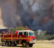 Victoria's Otways Fire Crisis: 1,000 Homes at Risk as Heatwave Fuels Blaze