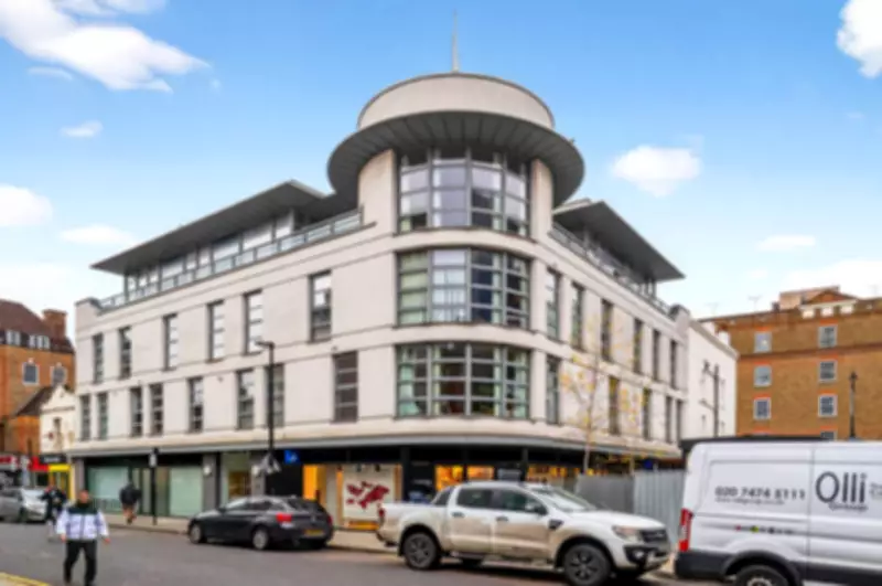 £525k Art-Deco Apartment Near Liverpool Street Station