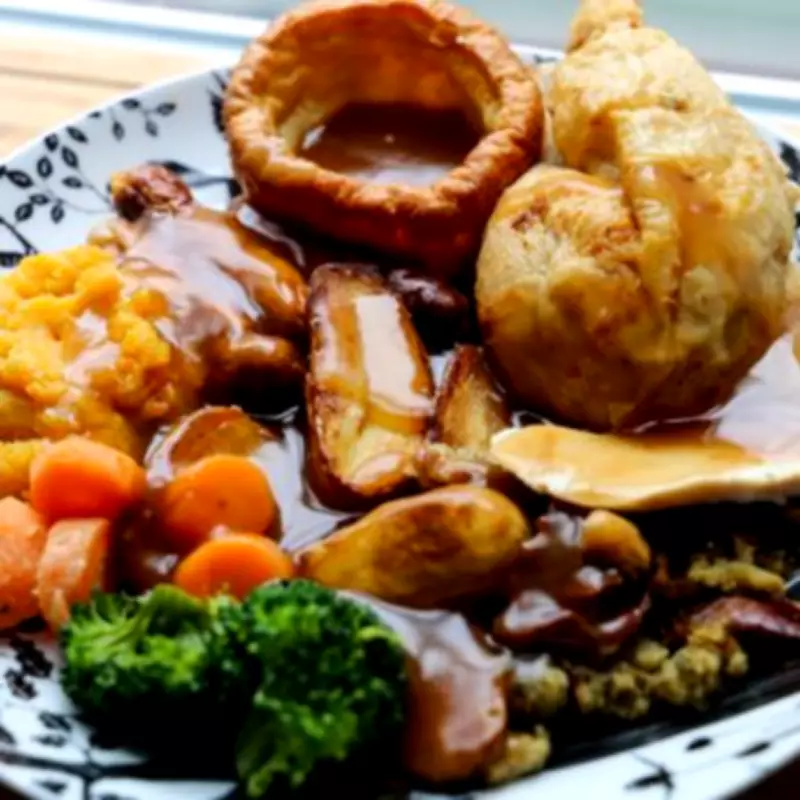 American TikTok Star Reviews London's 'Best Sunday Roast' with Mixed Verdict