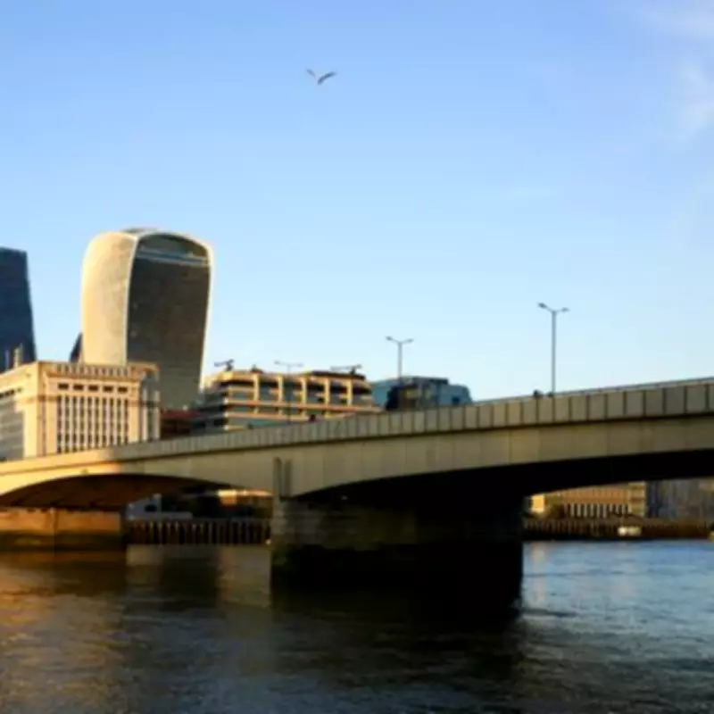 American Tourists' Hilarious London Bridge Reviews: 'Not Falling Down'