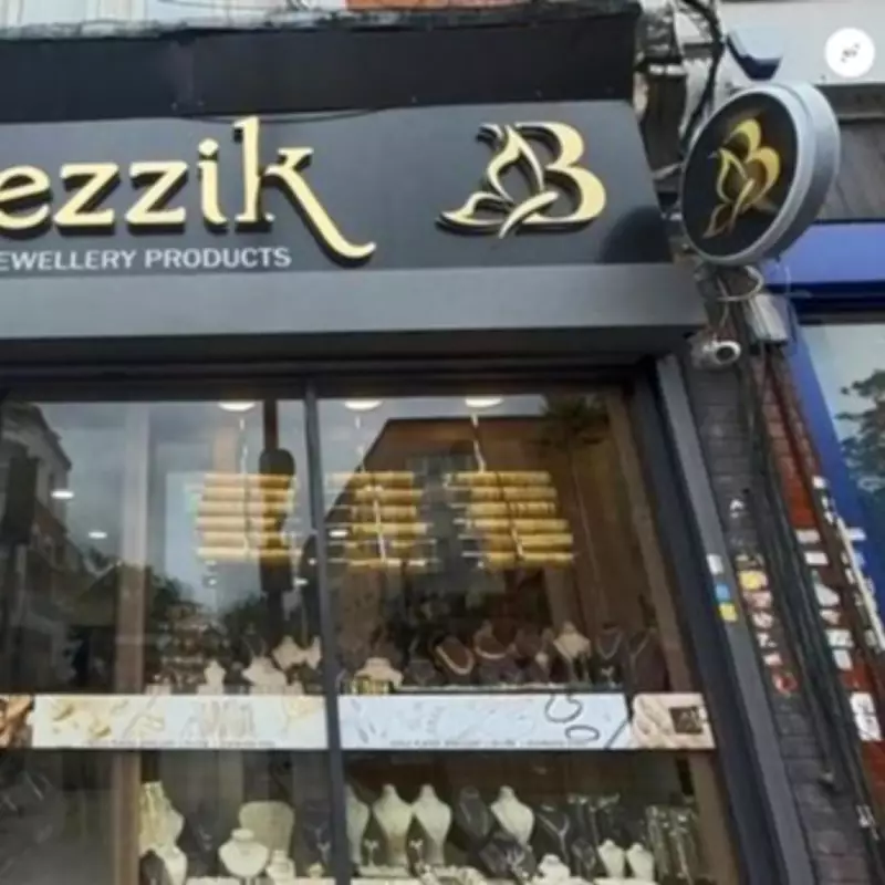 Armed Robbers Raid Islington Jewellers, Flee on Scooters Amid Public Chase