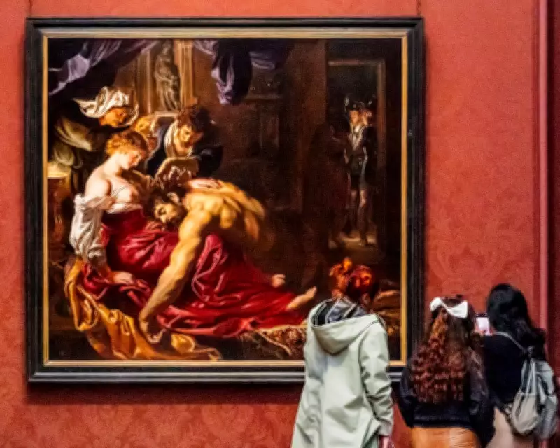 Debate Over Free Museum Entry: Charges for Tourists Proposed