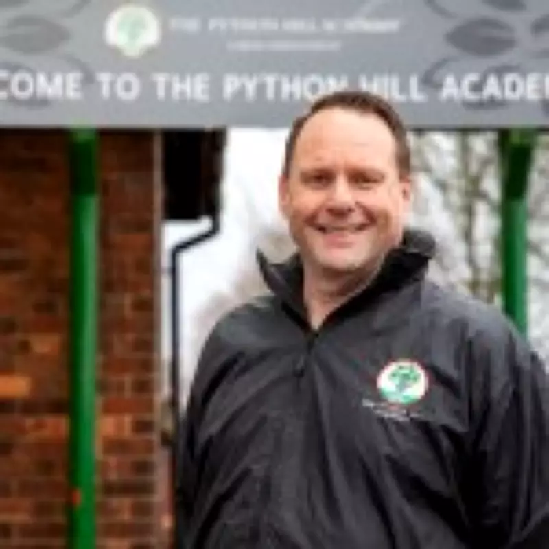 Headteacher's 'Inset Week' Offers Cheaper Term-Time Holidays for Families