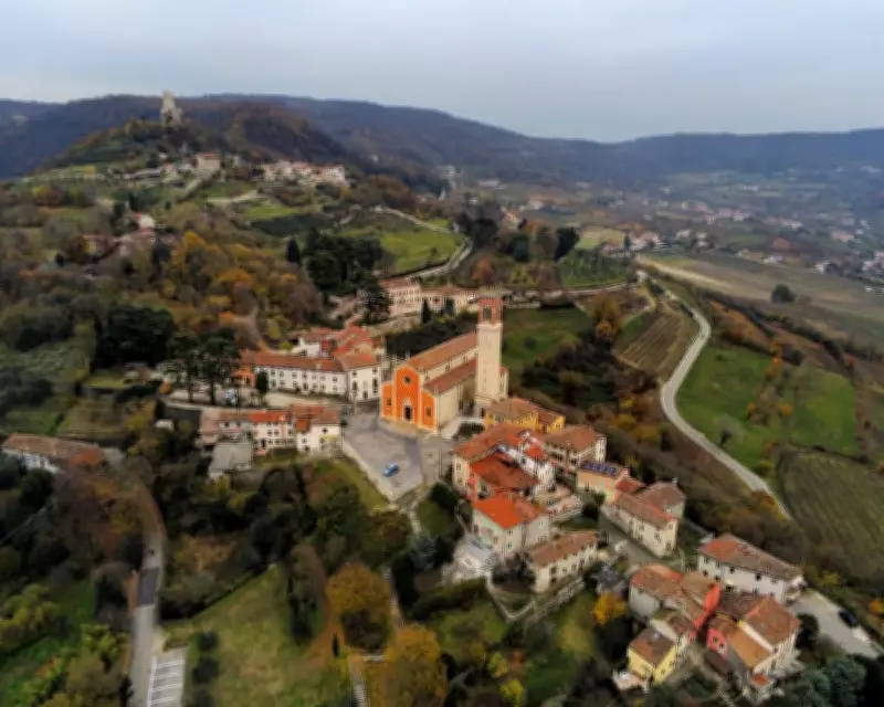 Italian Town Hires 'Odour Evaluators' to Sniff Out Pollution Sources