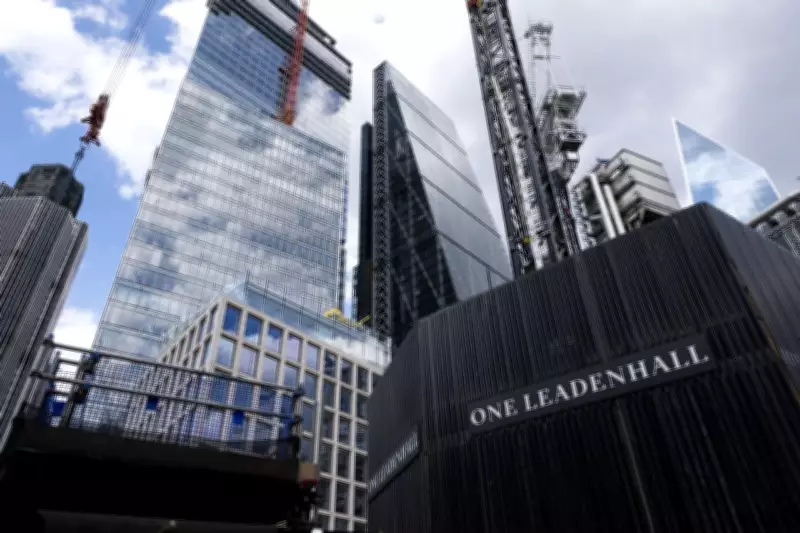 Latham & Watkins Offers Free Cycling Lessons to City Lawyers After Office Relocation