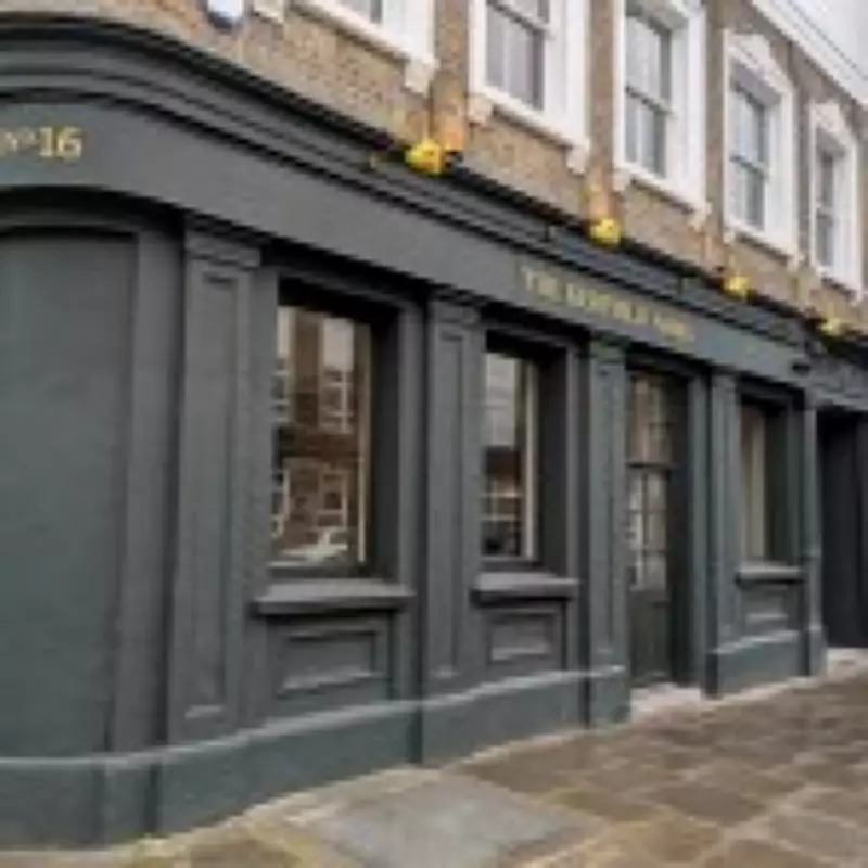 London's New Michelin-Starred Pub Draws Crowds with Exceptional Roasts