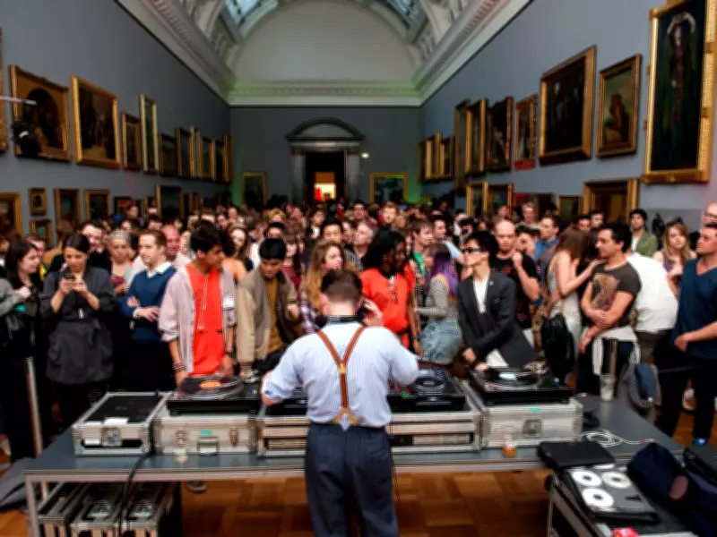 London's Top Free Weekend Activities: Art, Markets & Rugby Viewing