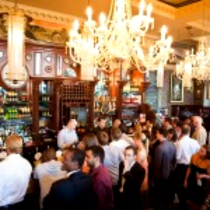 Pub Etiquette: The Common Habit That Makes You Every Bartender's Least Favorite Customer