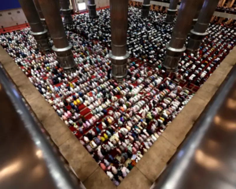 Ramadan Celebrations Captured in Stunning Global Photo Series
