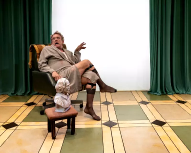 Simon Burke's 'Elocution' at Belvoir Theatre: A Satirical Take on Benjamin Franklin