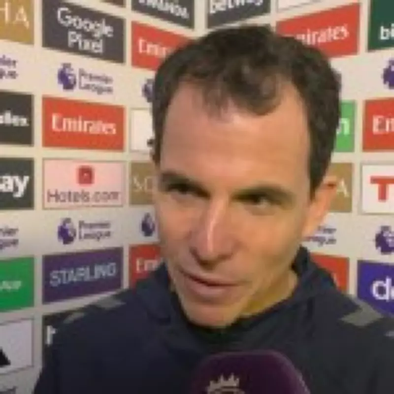 Sunderland Boss Le Bris Hails Arsenal as Europe's Best After Emirates Defeat