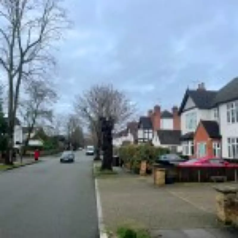 Taylor Swift's Secret London Video Shoot Boosts Suburban Buzz