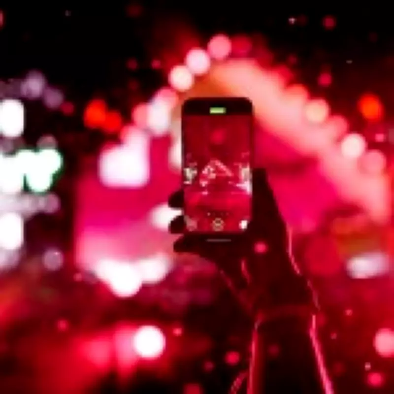 The Great Concert Phone Debate: To Ban or Not to Ban at Gigs?