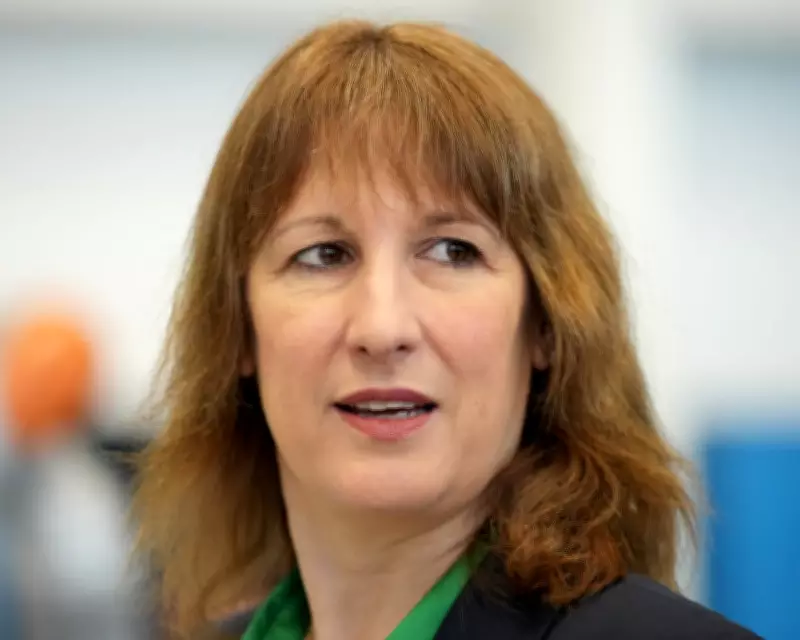 UK Economy Grows 0.1% in Q4 2025 Despite Budget Uncertainty